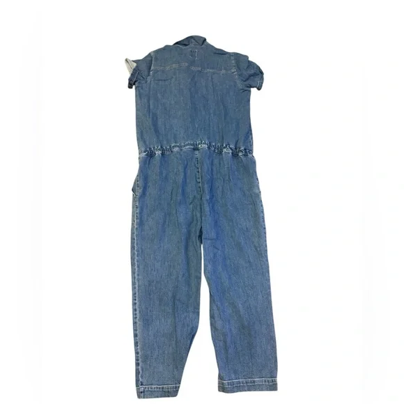 GAP Maternity Denim Button-Up in Blue - Picture 2 of 3